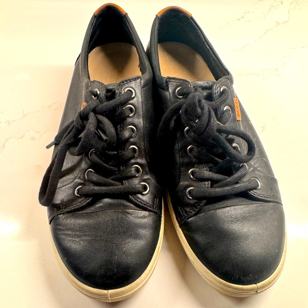 ECCO soft leather lace up sneakers (size 38)